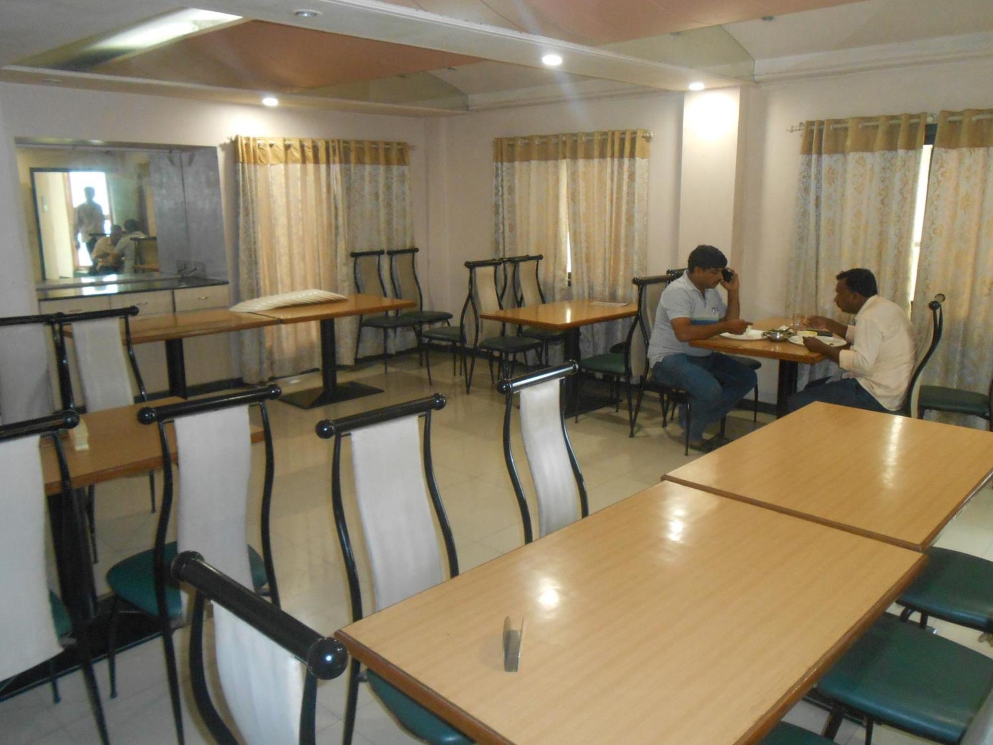 Hotel Pooja International Nashik Exterior foto
